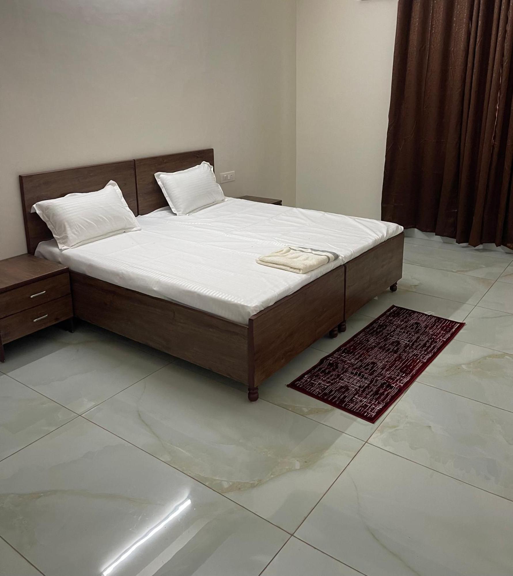 Shrinath Residency Hotel Greater Noida Kültér fotó
